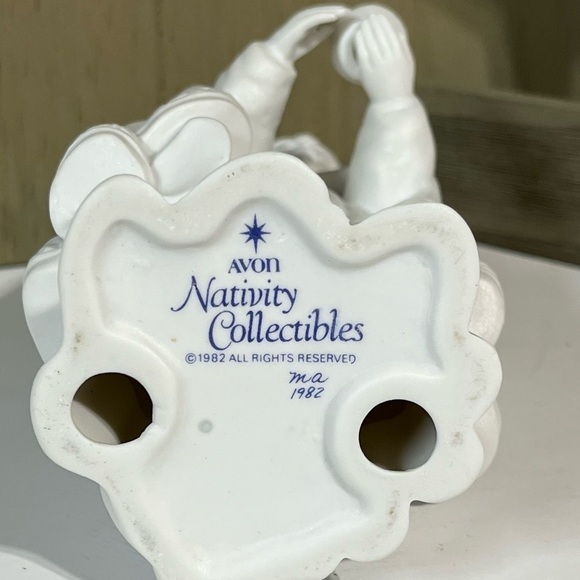 Vintage Avon Nativity Collectibles Magi Balthasar Bisque Porcelain Figurine 1982 - Picture 8 of 11
